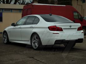 BMW M550 autófóliázás: Avery white av2100001 autó fóliával 9