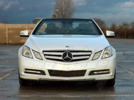 Mercedes E coupe cabrio autófóliázás: Avery pearl white cb1610002 autó fóliával 2