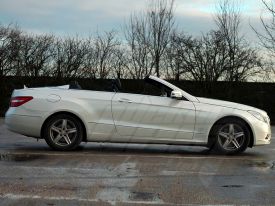 Mercedes E coupe cabrio autófóliázás: Avery pearl white cb1610002 autó fóliával 4