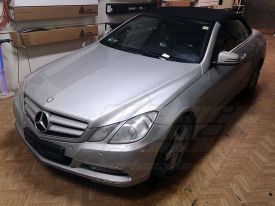 Mercedes E coupe cabrio autófóliázás: Avery pearl white cb1610002 autó fóliával 5