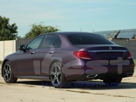 Mercedes E300DE autófóliázás: ONFK Matte Purple-Black Flip-Flop autó fóliával 09