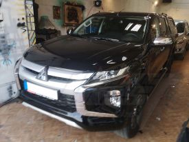Mitsubishi L200 autófóliázás: Avery matte metallic charcoal as9130001 autó fóliával 5