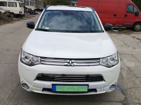 Mitsubishi Outlander autófóliázás: Avery Gloss pearl white cb1610002 autó fóliával 2