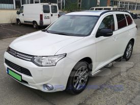 Mitsubishi Outlander autófóliázás: Avery Gloss pearl white cb1610002 autó fóliával 3