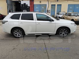 Mitsubishi Outlander autófóliázás: Avery Gloss pearl white cb1610002 autó fóliáva4 1