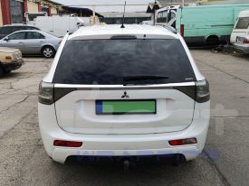 Mitsubishi Outlander autófóliázás: Avery Gloss pearl white cb1610002 autó fóliával 8