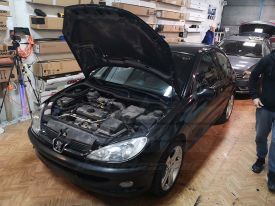 Peugeot 206 autófóliázás: Teckwrap Black cg01 autó fóliával 5