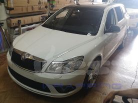 Skoda Octavia MK II Kombi autófóliázás: Teckwrap Emerald Green VCH305 autó fóliával 5