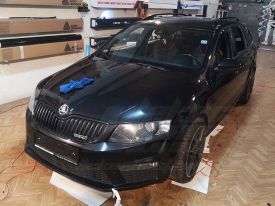 BMW M550 autófóliázás: Onfk Camouflage rounded 003 ultra dark autó fóliával 5