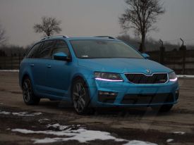 Skoda Octavia RS kombi autófóliázás: TeckWrap Steel Blue VCH313 autó fóliával 01