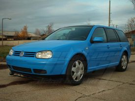 Volswagen Golf IV kombi autófóliázás: Avery gloss intense blue cb1690001 autó fóliával 3