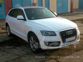 Audi Q5 fóliázás: fényes fehér, fényes fekete emeltfényű üveghatású autó fóliázás 1