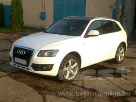 Audi Q5 fóliázás: fényes fehér, fényes fekete emeltfényű üveghatású autó fóliázás 3