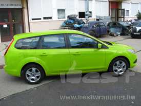 Ford Focus fóliázás: fényes világos zöld autó fóliázás 4