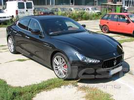 Maserati Ghimbli autófóliázás: Avery Gyöngyház Vörös autó fóliával 05