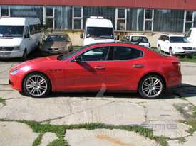 Maserati Ghimbli autófóliázás: Avery Gyöngyház Vörös autó fóliával 06
