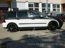 Peugeot 307 SW gyöngyházfehér autó fóliázás, matt fekete autó fóliázás, karbon autó fóliázás 4