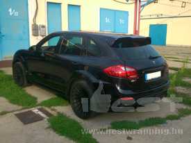Porsche Cayenne fóliázás: fényes fekete autó fóliázás 9