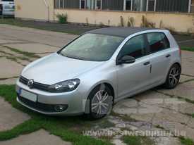 Volkswagen Golf VI. fóliázás: fényes ezüstautó fóliázás, matt fekete tetőfóliázással 3